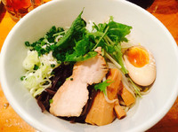 「醤油油そば」@らぁ麺 亀我楽の写真