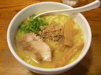 「白鶏らーめん（大盛） ７００円」@鶏の穴の写真