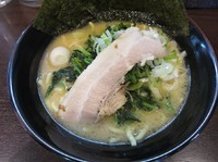 「醤油ラーメン（６９０円）＋レン草（１００円）」@横浜家系ラーメン 吟家 花見川店の写真