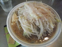 「らーめん小680円(野菜多めニンニクアブラカラメ)」@らーめん大 汐留店の写真