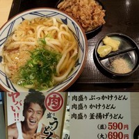 「肉盛りうどん(並盛)590円」@丸亀製麺 イーサイト高崎店の写真