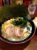 「ラーメン¥680+のり¥50+ライス¥0」@町田商店 横浜駅前店の写真
