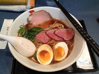 「にほんいち醤油そば」@麺巧 潮の写真