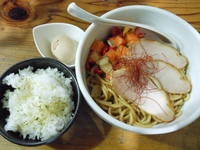 「色鶏どり＋半熟味付け玉子＋白めし」@鶏の穴の写真