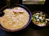 「ﾊｯｽﾙﾗｰﾒﾝ小570円＋ﾁｬｰｼｭｰ丼ﾐﾆ200円」@ハッスルラーメンホンマ 浅草店の写真