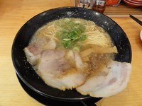 「背脂醤油ラーメン（並）」@高虎屋 枚方店の写真