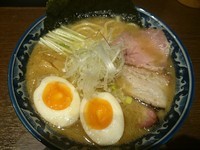 「濃厚魚介豚骨特製ラーメン ￥980」@麺処 さとうの写真