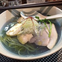 「冷リナブルーのスーパーフードラーメン　￥850」@BumBunBlauCafe with BeeHiveの写真