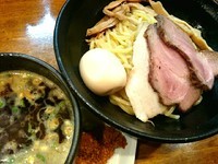 「濃厚黒つけそば　830円＋味玉、チャーシュー」@はりけんラーメンの写真