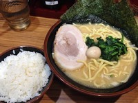 「ラーメン並＋サービスライス」@横浜家系ラーメン 壱角家 御徒町店の写真