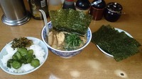 「ラーメン並+ライス食べ放題（1,000）+のり10枚増し」@ラーメン虎ノ穴の写真