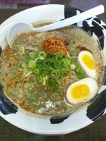 「胡麻担担麺（味玉トッピング）」@担担麺頑固本舗 麺屋 紅胡麻 本荘店の写真