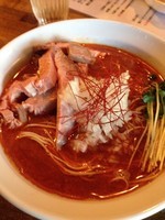 「出汁そばの紅中華」@灰汁中華 丿貫の写真