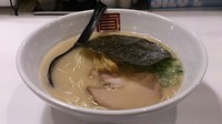 「らーめん白(麺バリ硬･味濃いめ･油少なめ)+替玉(クーポン)」@麺屋のすけ 南林間店の写真