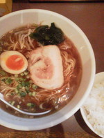 「しょうゆラーメン￥６５０＋半ライス（サービス）」@ラーメン処 けん太の写真