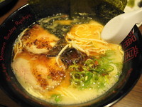 「黒こがしにんにくラーメン」@琉球新麺 通堂号の写真