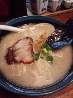 「らーめん（カタメ）690円他」@九州らーめん もとまるの写真