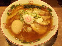 「豚玉中華そば(690円)」@舎鈴 エキュート赤羽店の写真