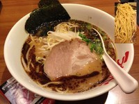 「らーめん(黒マー油) Regular」@なんつッ亭 タイ店の写真