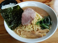 「らーめん麺固、小ライス」@横浜家系らーめん 福の家の写真