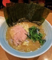「ラーメン（並） \650＋海苔ハーフ \50」@横浜らーめん 寿三家の写真