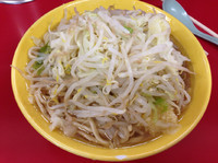「小ラーメン麺少なめ(700円)ニンニク」@ラーメン二郎 茨城守谷店の写真
