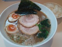 「濃厚あご出しらーめん味玉」@らーめん将貴の写真