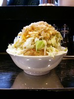 「味噌ラーメン(麺カタメ、玉葱マシマシ、他全増し)」@らーめん虎丸 川口店の写真