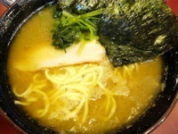 「ラーメン 中盛 味濃い目＋麺硬め＋油多目」@家系総本山 ラーメン吉村家の写真