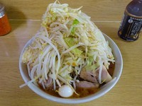 「ラーメン（670円）＋うずら＋TARO　ヤサイニンニク」@ラーメン二郎 栃木街道店の写真