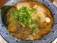 「黒豚骨（細麺）　「500円（開店記念）」」@大宮豚骨 一番軒の写真