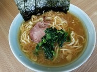 「らーめん麺固め、油多目」@奥津家の写真