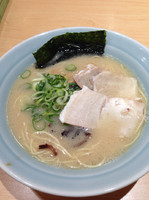 「ラーメン  白」@麺屋吉蔵 VIERRA小倉店の写真