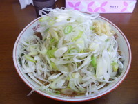 「小ラーメン（にんにく、ねぎ）　６８０円」@らーめん おうか 松戸松飛台店の写真