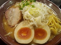 「濃厚鶏だし味噌らーめん＋味玉（９５０円）」@らーめんなが田の写真