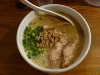 「白鶏らーめん（大盛） ７００円」@鶏の穴の写真