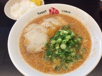 「ラーメン大盛 麺1分硬め＋辛いの多目、ライス」@京都銀閣寺 ますたにラーメン 日本橋本店の写真
