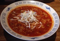 「牛すじコク辛ラーメン+ライス小(800円+100円)」@ホルモンビストロ 瞬の写真