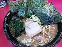 「ラーメン中盛固め濃い目」@環2家の写真