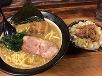 「ラーメン太麺＋ネギご飯＋ラフティ＋替玉」@百麺 世田谷店の写真