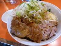 「油そば（醤油、ヤサイニンニクカラメネギ）+豚券+レン草」@ちばからの写真