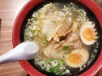 「味彩塩拉麺＋煮玉子」@函館麺厨房あじさい 新千歳空港店の写真