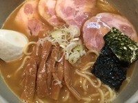 「大盛らーめん＋チャーシュー」@麺屋吉左右の写真