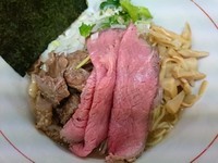「牛の山葵和えそば￥720＋ローストビーフ￥200＝￥920」@㐂九家の写真