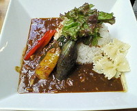 「スパイシーベジタブルカレー　８６４円」@TRAVISの写真