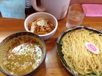 「つけ麺中盛りとキムチ丼」@麺彩房 中野本店の写真