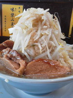 「ラーメン小盛（野菜にんにくあぶら）￥６５０＋半ライス」@ラーメン慶次郎 亀戸店の写真