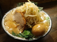 「味噌とんこつラーメン大盛り(固め)＋ぱるぷん盛り1000円」@横浜家系 ぱるぷん亭の写真