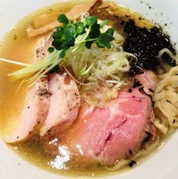 「あさり出汁しゃもそば（塩；平打ち）」@麺や 虎徹の写真