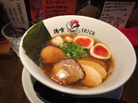 「特製醤油ラーメン」@鶏喰～TRICK～の写真